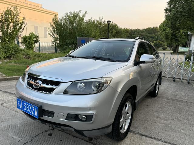 BYD S6