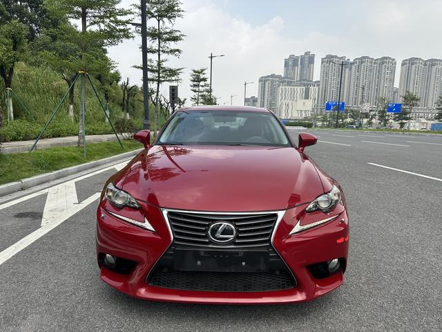 Lexus IS