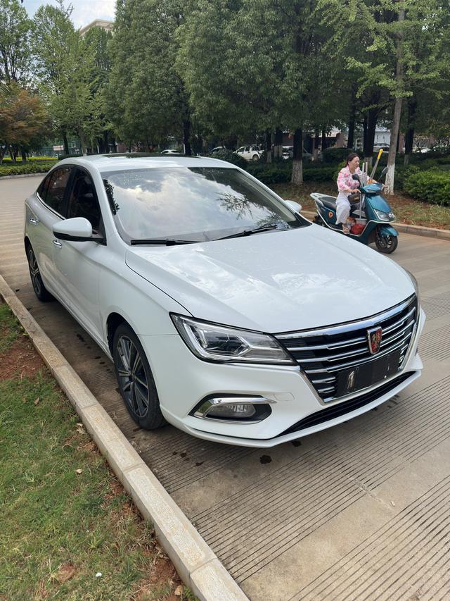 Roewe i5