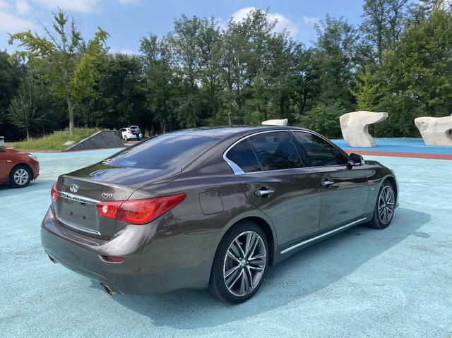 Infiniti Q50L