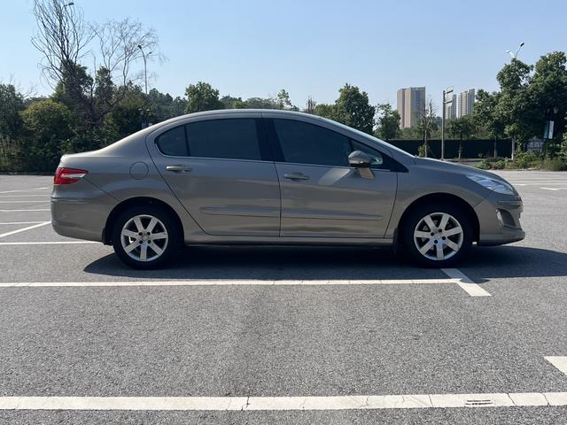 Peugeot 408