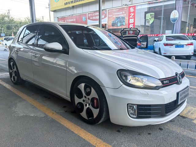 Volkswagen Golf GTI