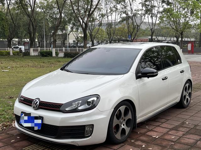 Volkswagen Golf GTI