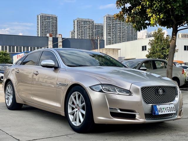 Jaguar XJ