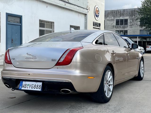 Jaguar XJ