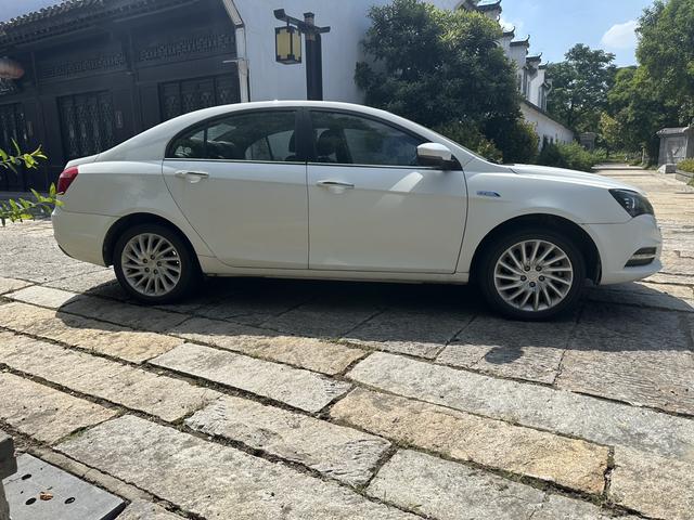 Geely Emgrand EV