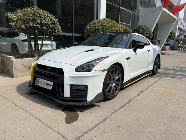 Nissan GT-R