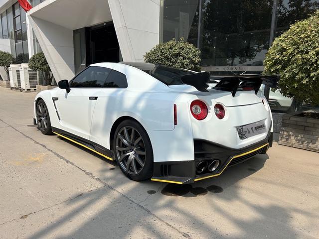 Nissan GT-R