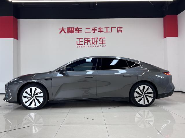 Geely Galaxy E8