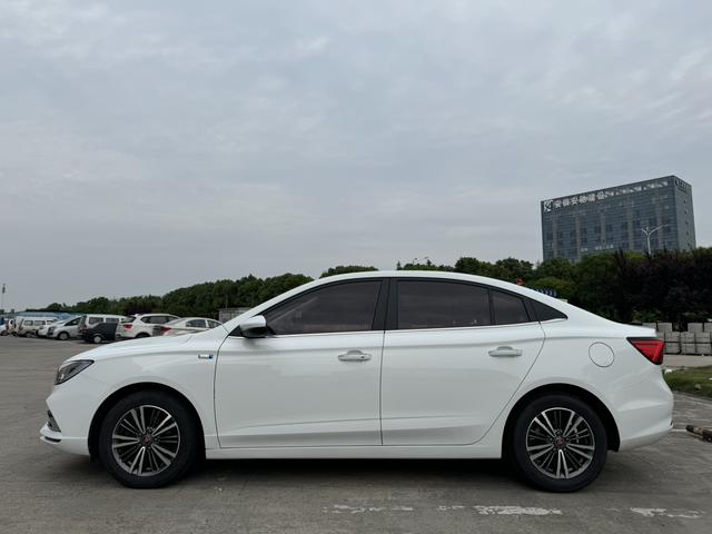 Roewe i5