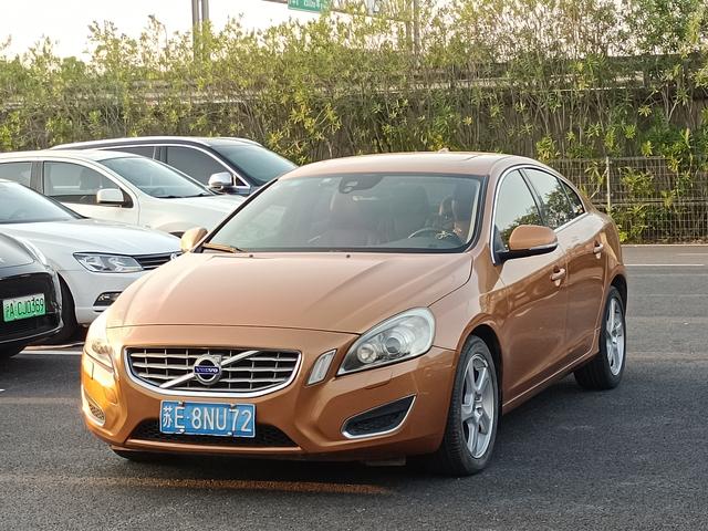 Volvo S60 (imported)