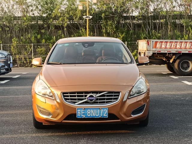 Volvo S60 (imported)