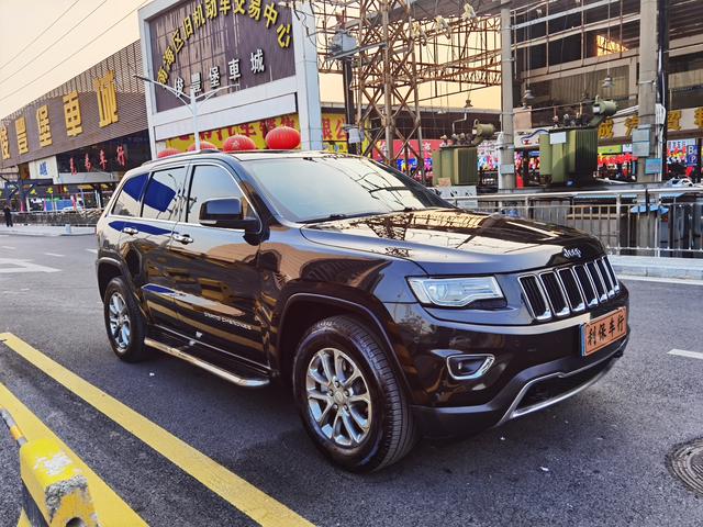 Jeep Grand Cherokee (imported)