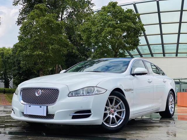 Jaguar XJ