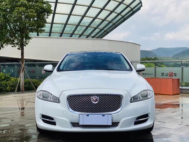 Jaguar XJ