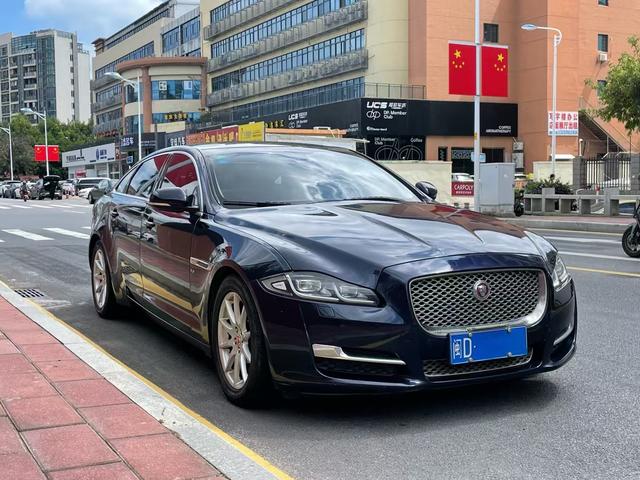 Jaguar XJ