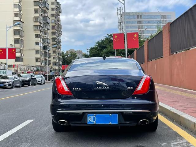 Jaguar XJ