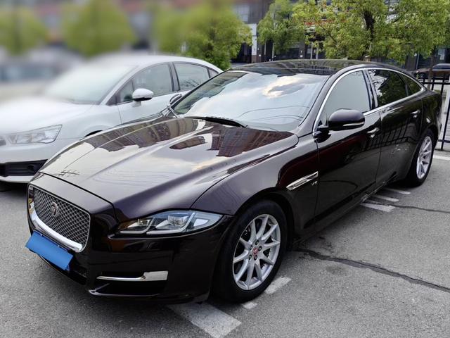 Jaguar XJ