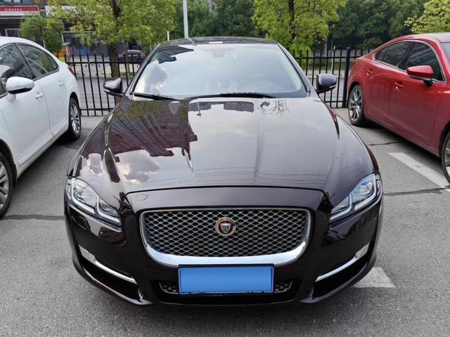 Jaguar XJ