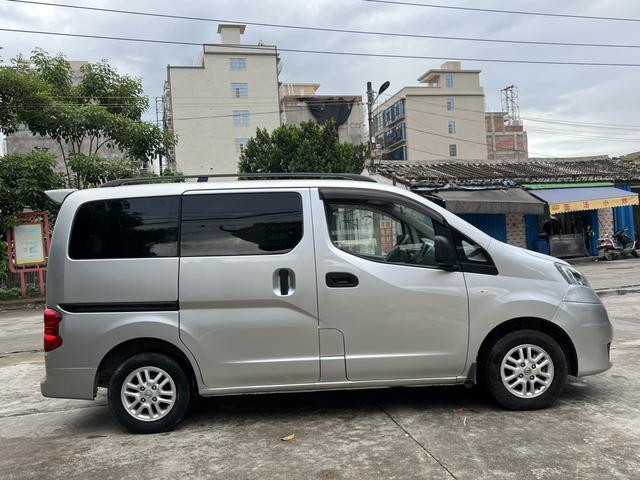 Nissan NV200