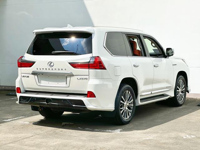 Lexus LX