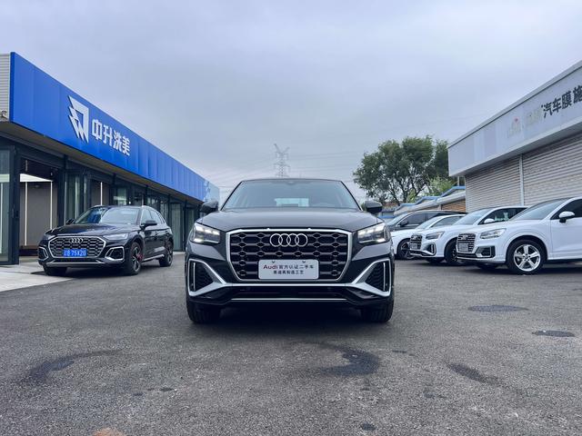 Audi Q2L