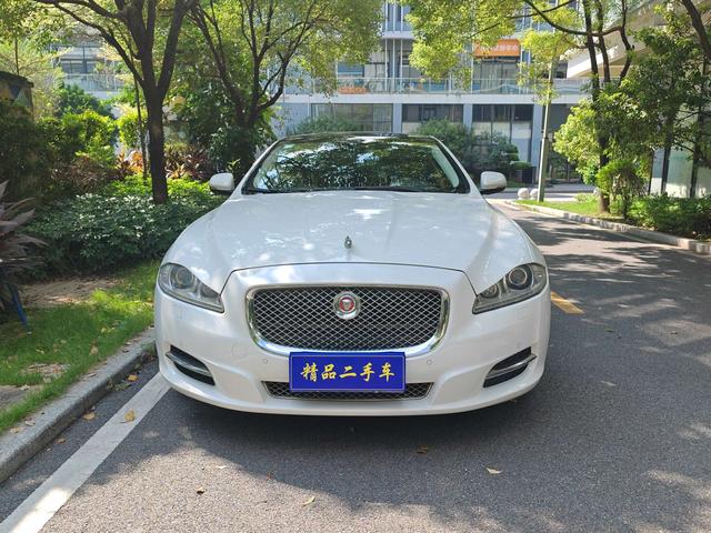 Jaguar XJ