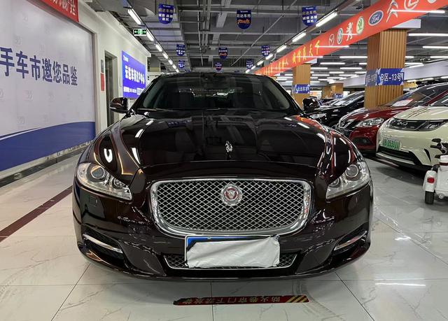 Jaguar XJ