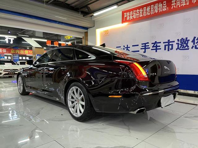 Jaguar XJ