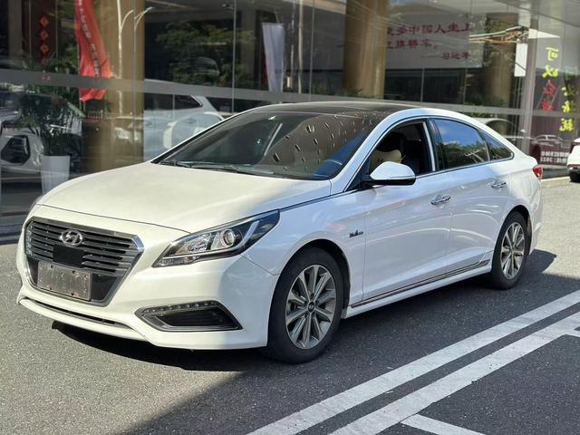 Hyundai Sonata nine