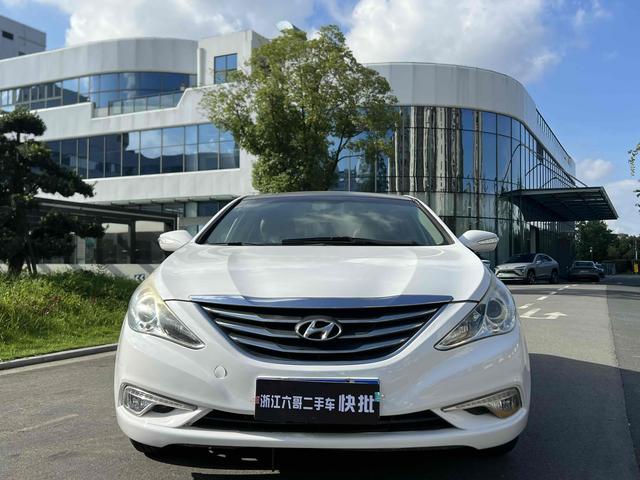 Hyundai Sonata eight