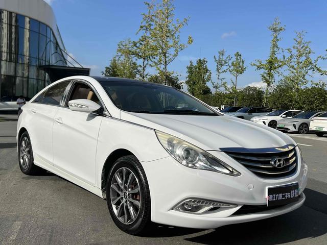 Hyundai Sonata eight