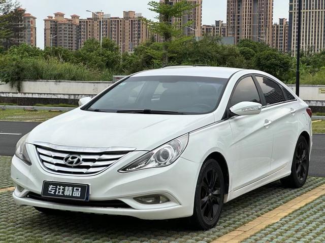 Hyundai Sonata eight