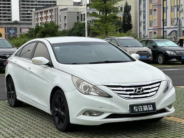 Hyundai Sonata eight