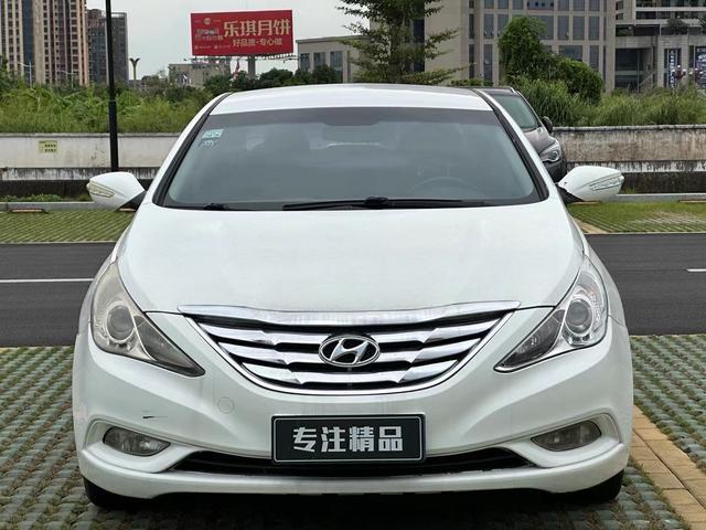 Hyundai Sonata eight