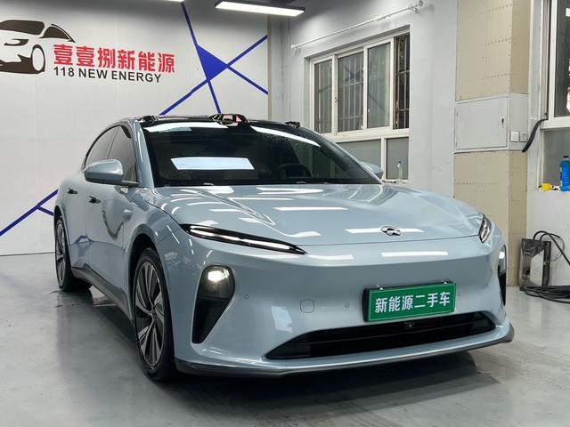 NIO ET5