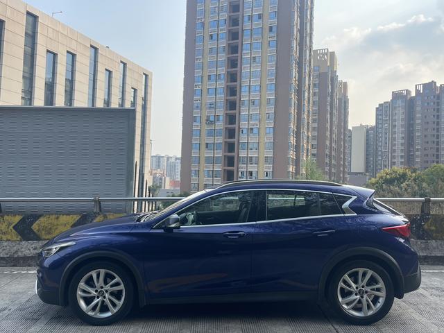 Infiniti QX30