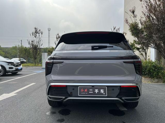 Hongqi HS3