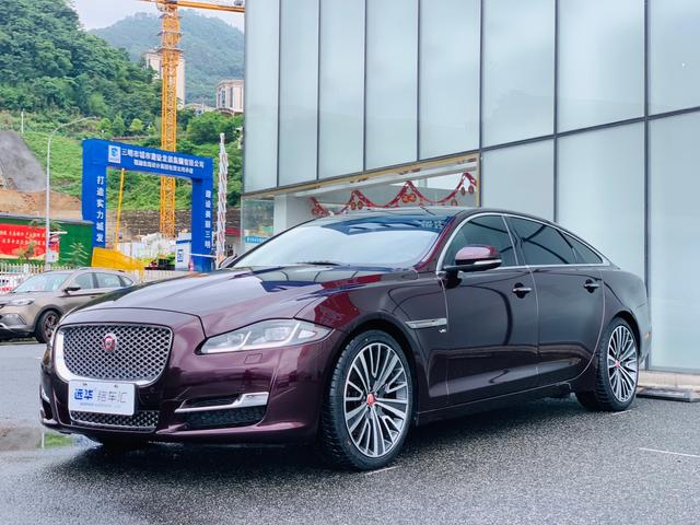 Jaguar XJ