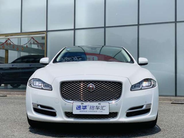 Jaguar XJ