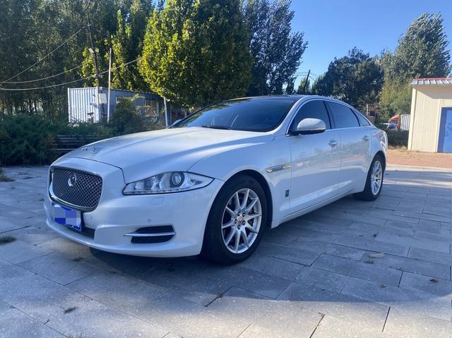 Jaguar XJ