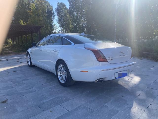 Jaguar XJ