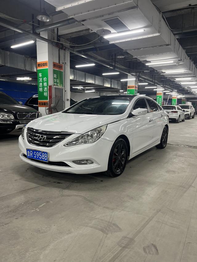 Hyundai Sonata eight