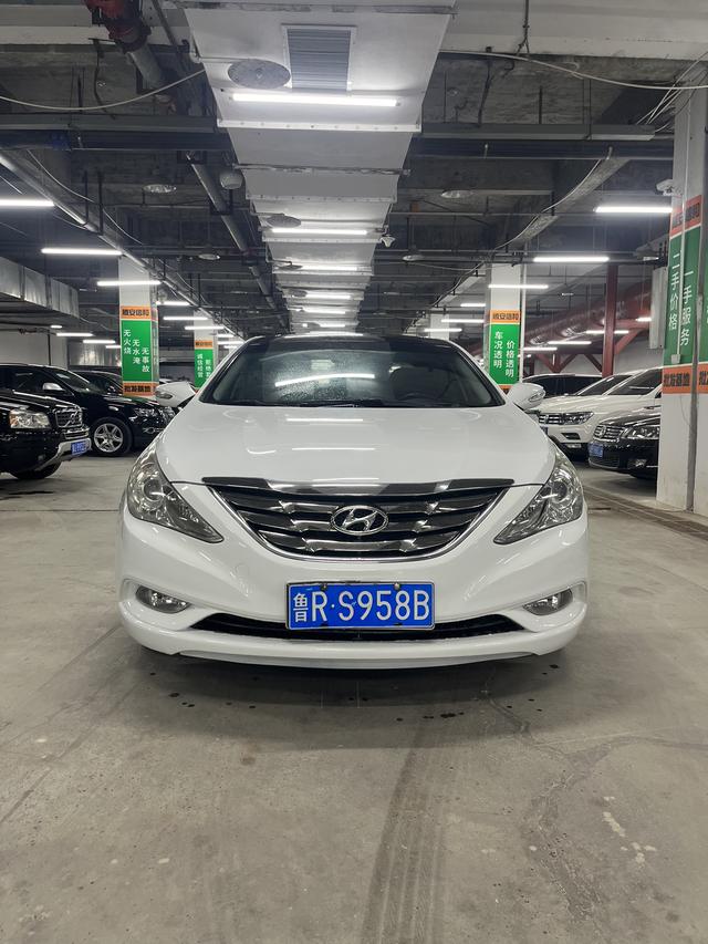 Hyundai Sonata eight