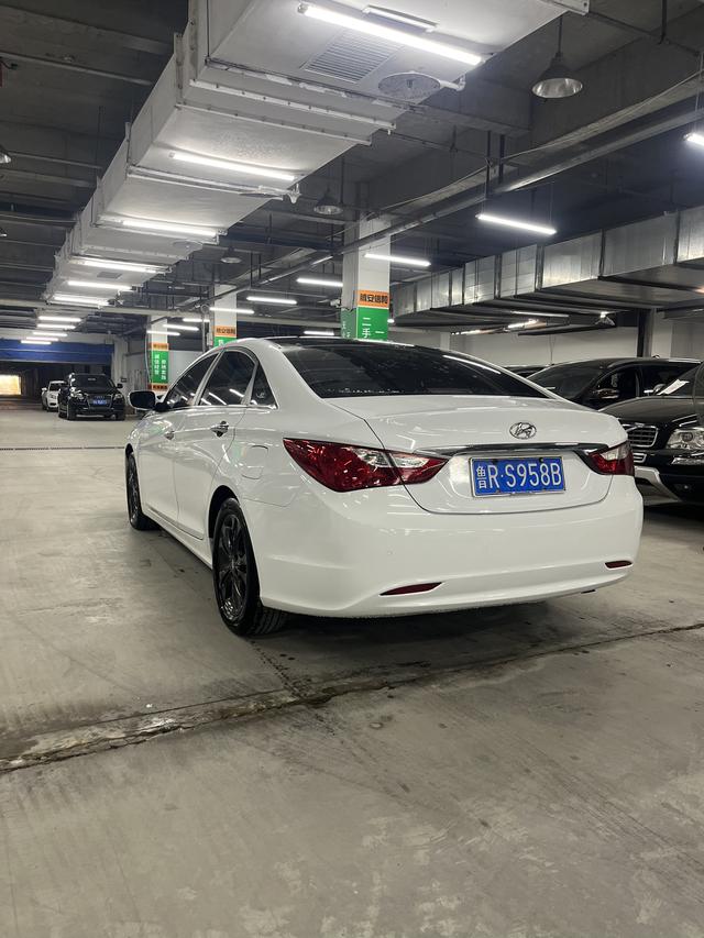 Hyundai Sonata eight