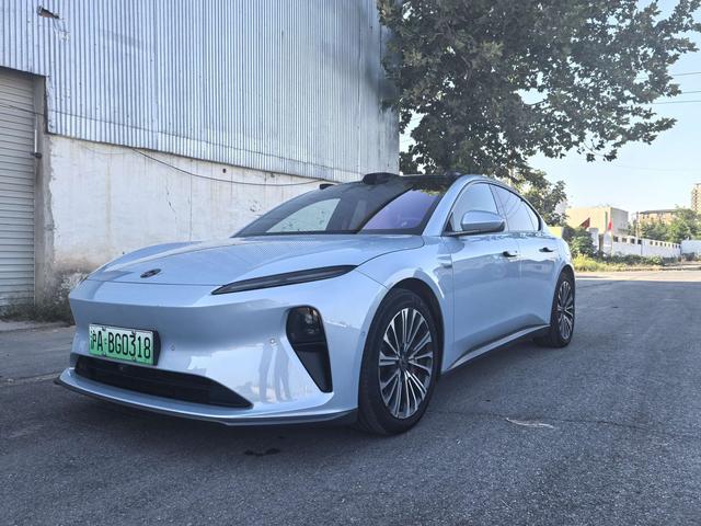 NIO ET5