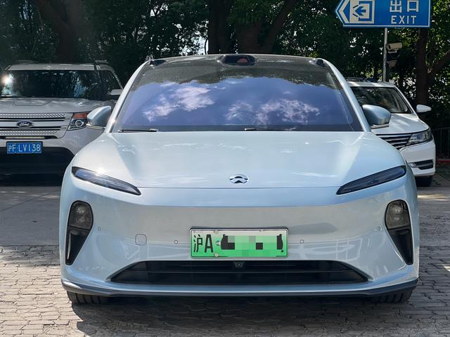 NIO ET5