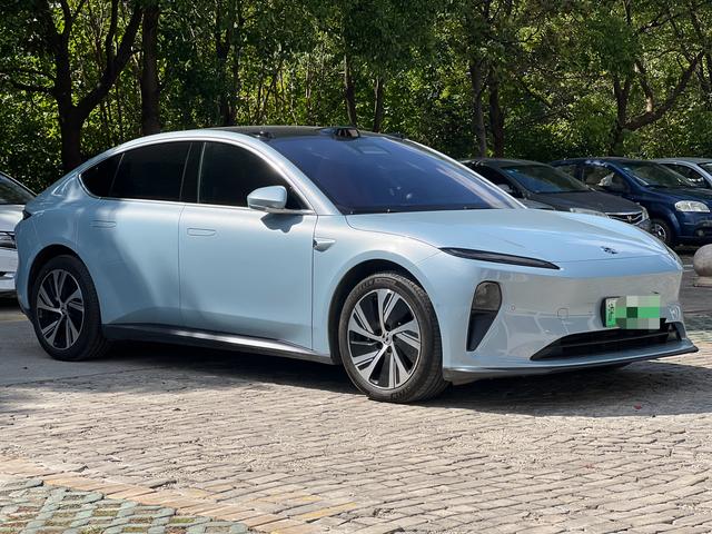 NIO ET5