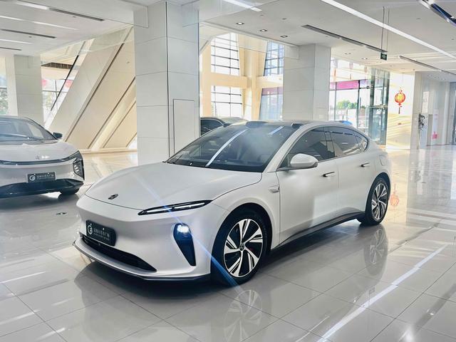 NIO ET5