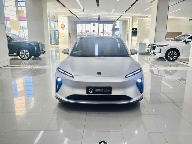 NIO ET5